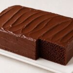 Bolo de Chocolate com cobertura (400grs) retangular.